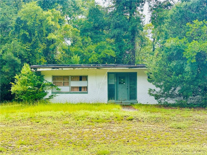 Property Photo: 1130 W New Hampshire Avenue NC 28387