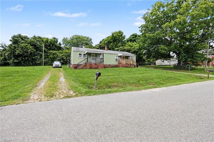 Property Photo:  809 Arthur Avenue  NC 27263 