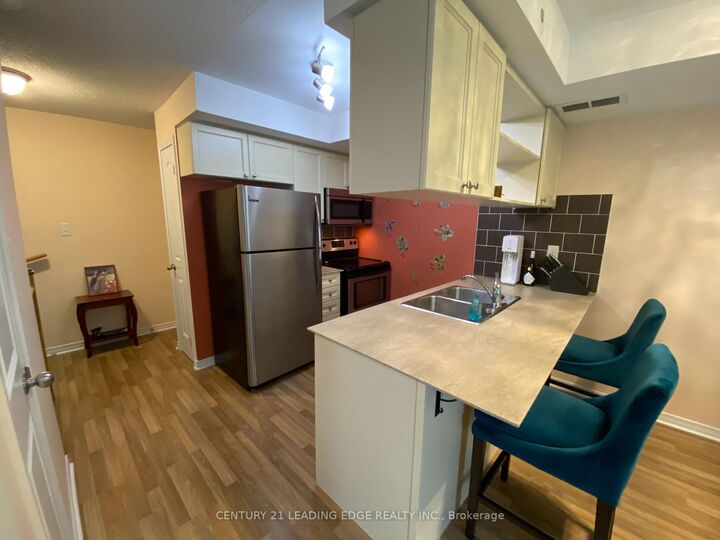 Property Photo:  76 Munro Street 5  ON M4M 2S9 
