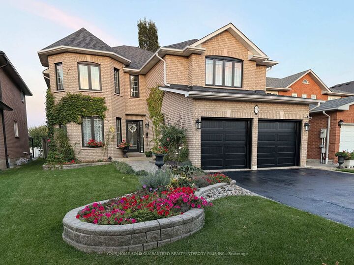 Property Photo: 19 Mandolin Court ON L4L 8T9