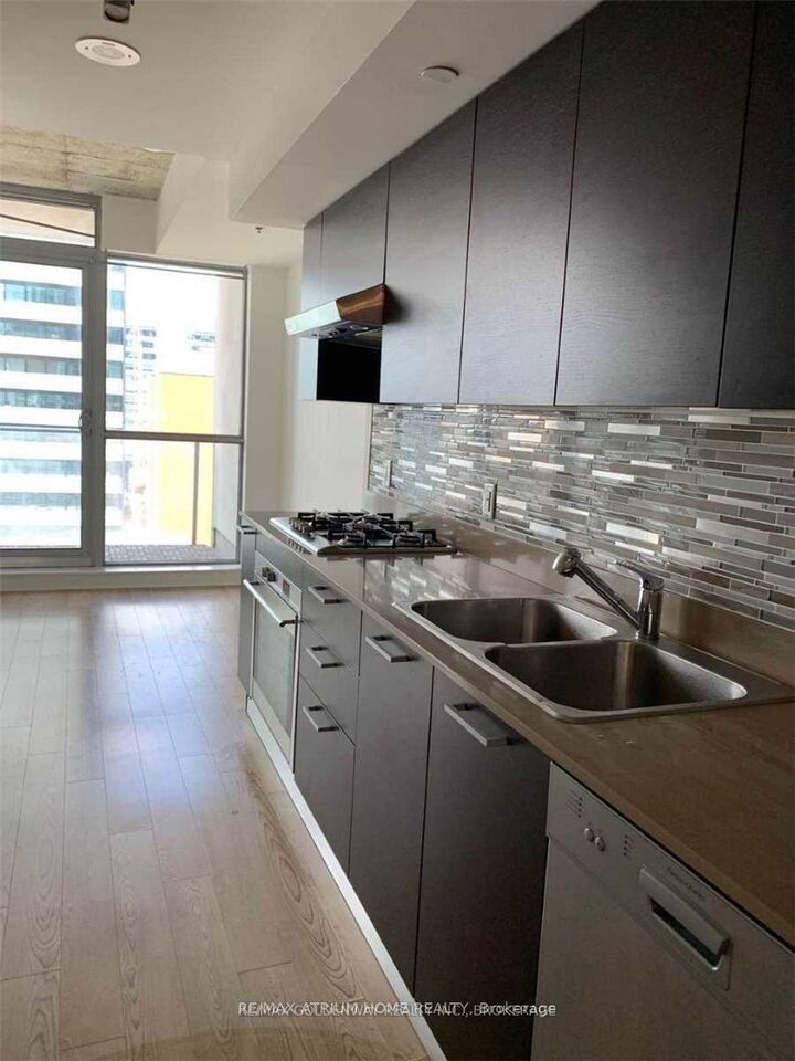 Property Photo:  375 King Street W 1808  ON M5V 1K1 