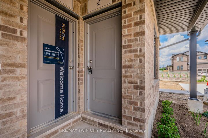 Property Photo: 39 Lomond Lane ON N2R 0T6