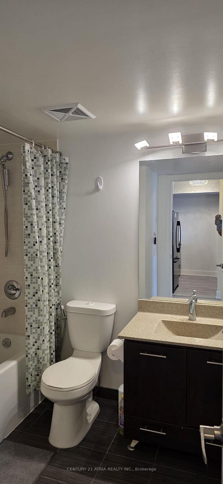 Property Photo: 125 Village Green Square 2807 ON M1S 0G3