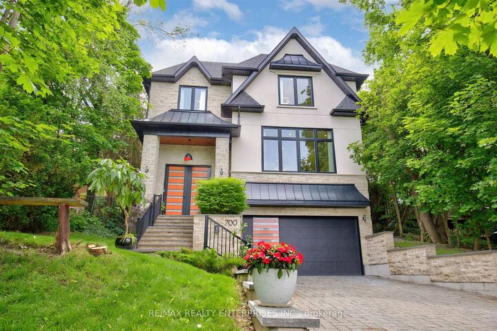 Property Photo: 700 Hillcrest Road ON L1W 2P1
