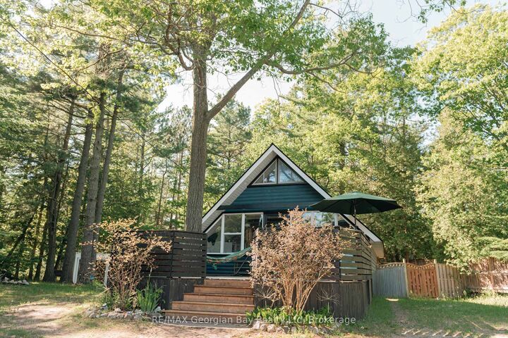 Property Photo: 8 Sunrise Court ON L9M 0H2