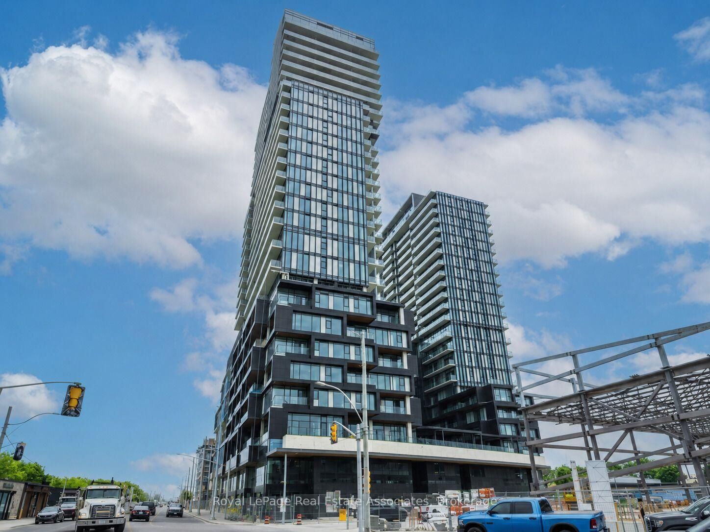 Property Photo: 1285 Dupont Street 1309 ON M6H 0E3
