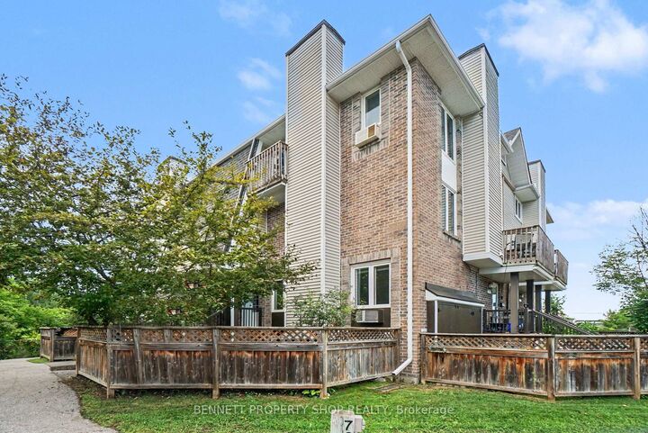 Property Photo: 7 Timberview Way 5 ON K2H 9M5