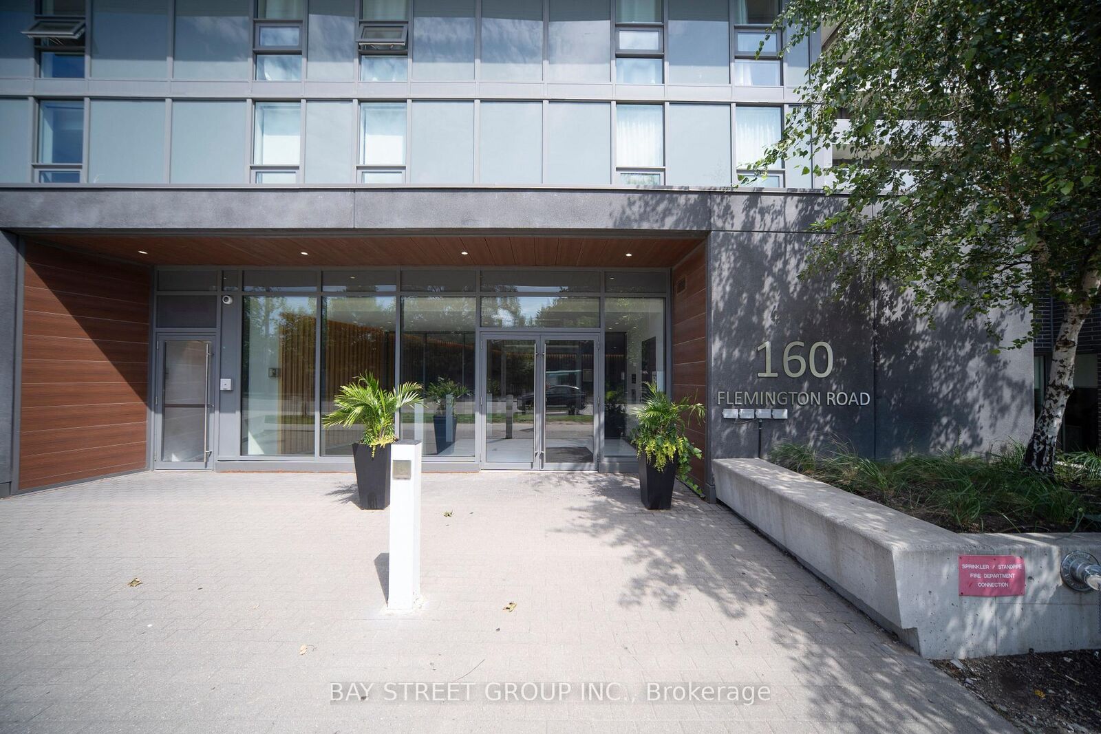 Property Photo: 160 Flemington Road 1020 ON L5V 1J1