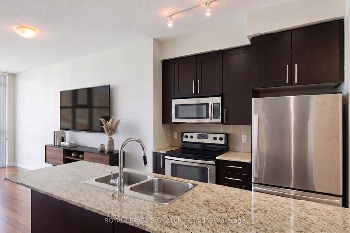 Property Photo:  4065 Brickstone Mews 1201  ON L5B 0G3 