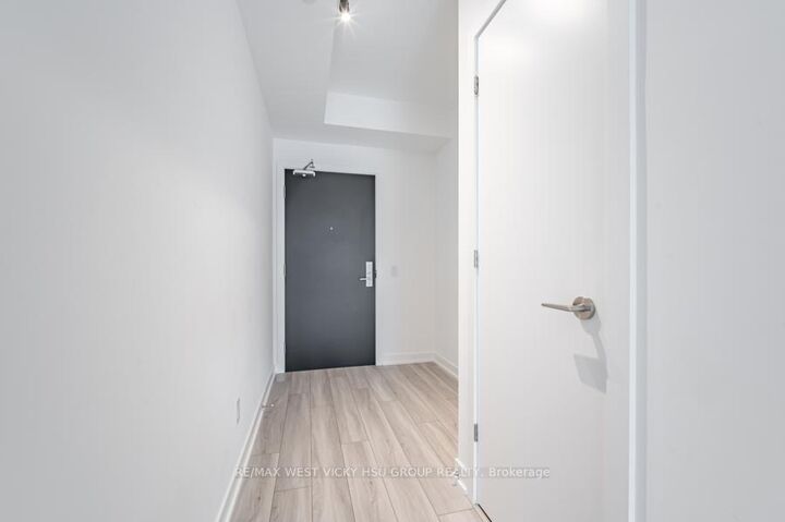 Property Photo: 458 Richmond Street W 806 ON M5V 0S9