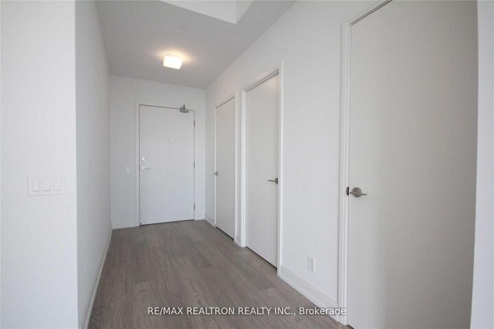 Property Photo:  181 Dundas Street E 2507  ON N5A 1Z4 
