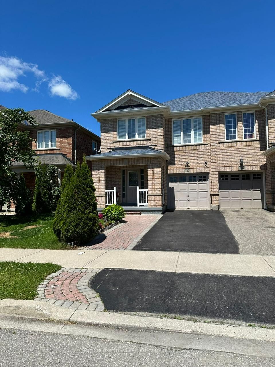 Property Photo:  122 Hollingsworth Circle  ON L7A 0J5 