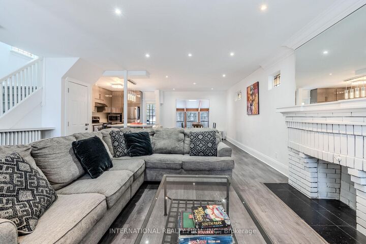 Property Photo:  47 Maxwell Avenue  ON M5P 2B4 