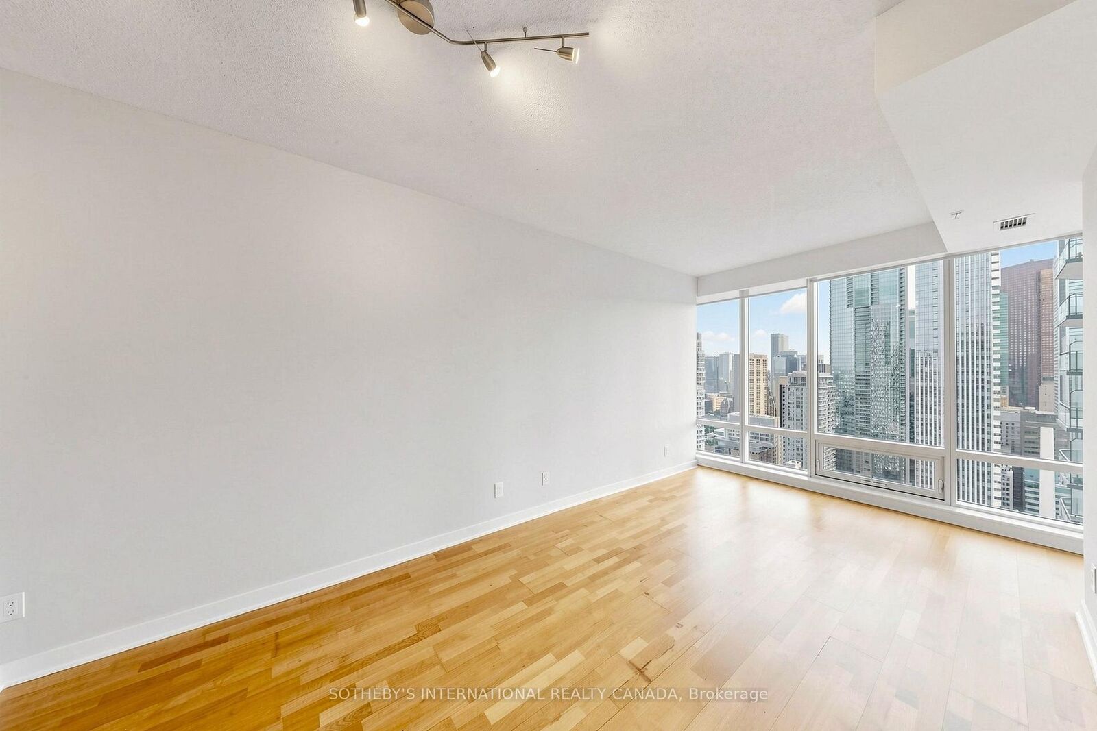 Property Photo: 295 Adelaide Street W 3906 ON M5V 0L4