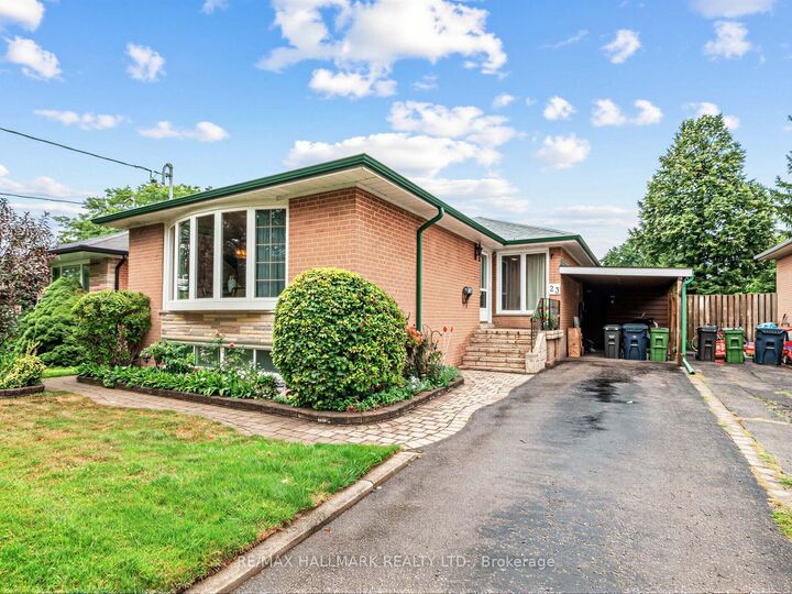 Property Photo: 23 Lynnbrook Drive ON M1H 2M1