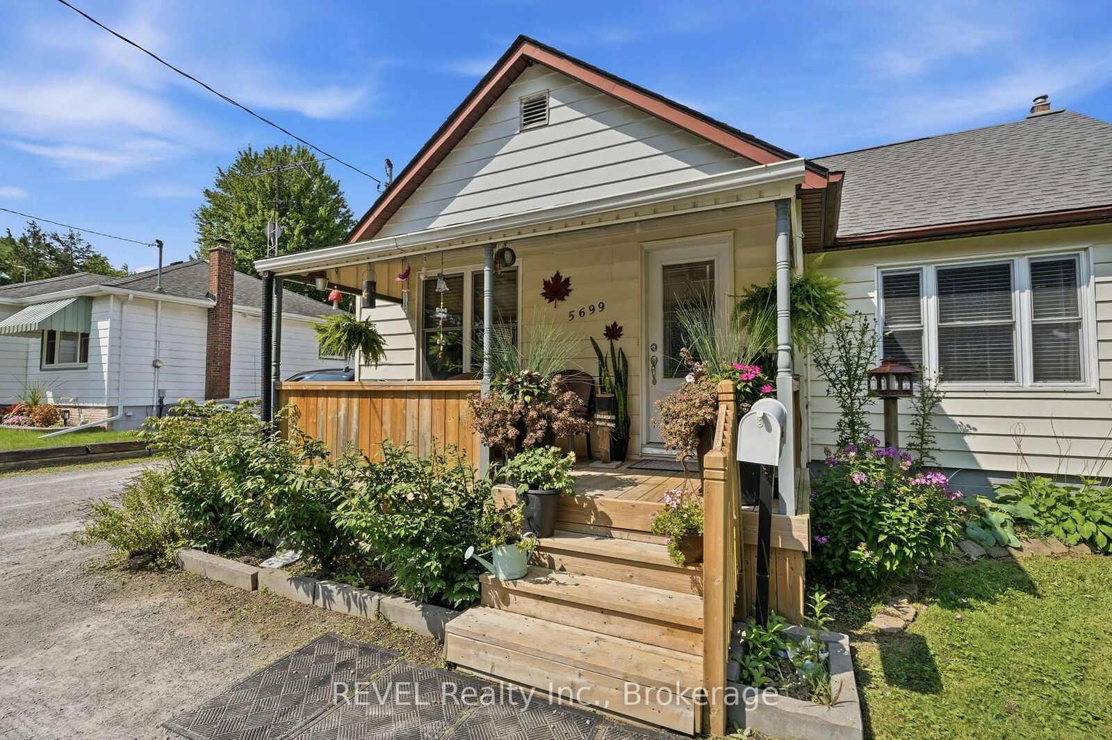 Property Photo: 5699 Montrose Road ON L2H 1K9