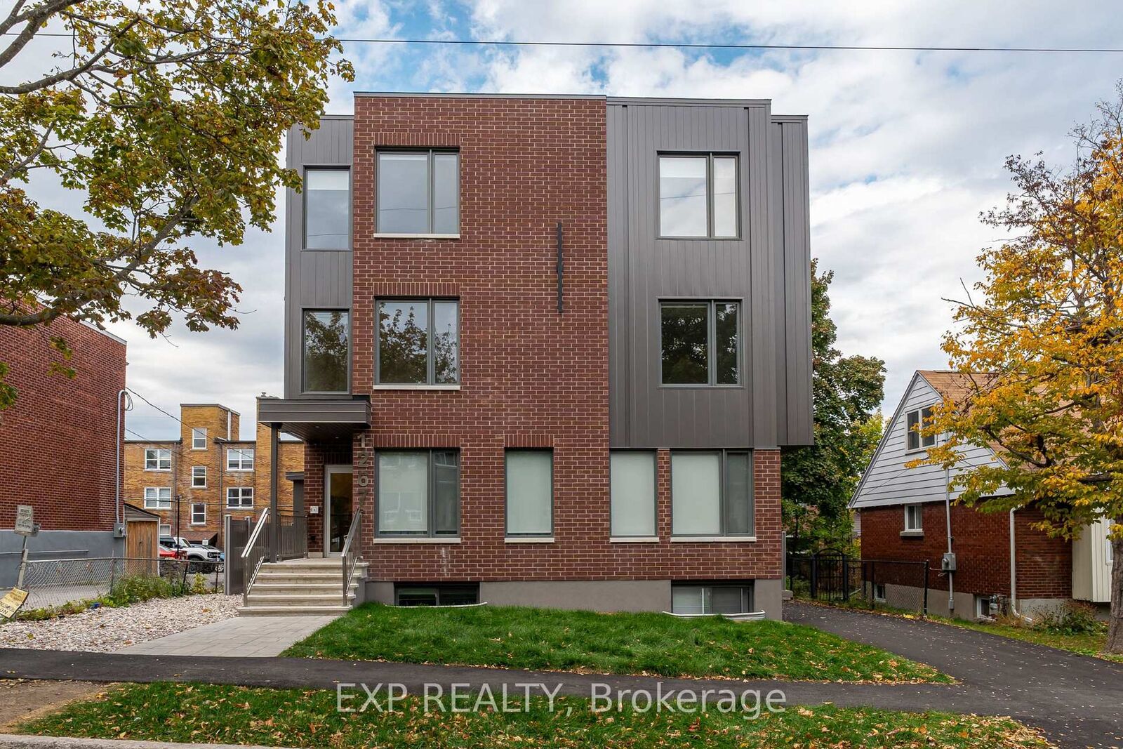 Property Photo:  1267 Summerville Avenue 2  ON K1Z 8G6 