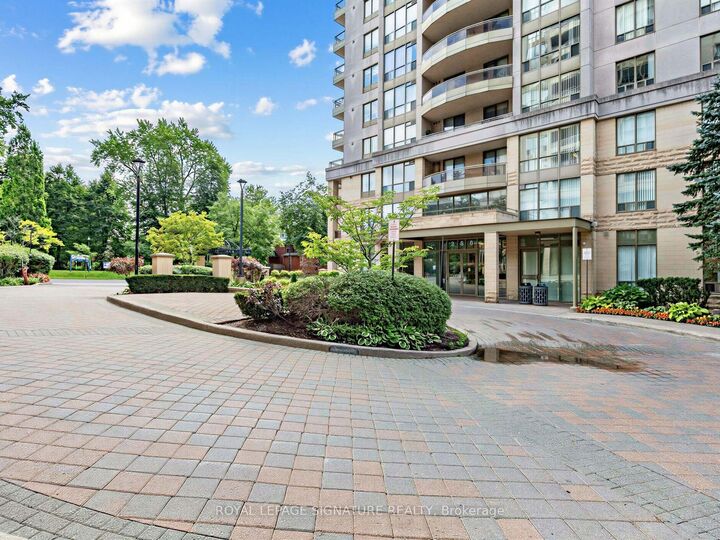 Property Photo: 256 Doris Avenue 1711 ON N2N 6X8