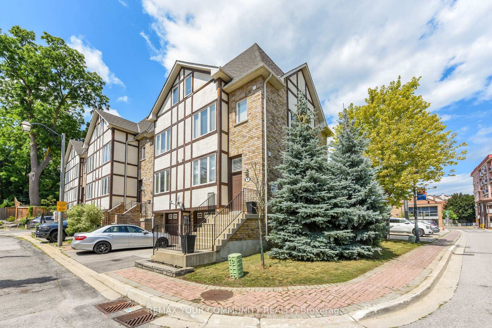 Property Photo: 20 Wallace Street 6 ON L4L 2P3