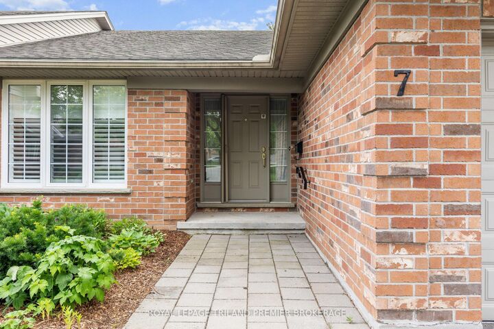 Property Photo:  1755 Louise Boulevard 7  ON N6G 5G4 