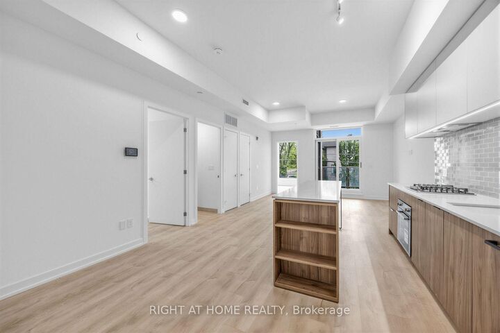 Property Photo: 722 Marlee Avenue 207 ON M6B 3J7