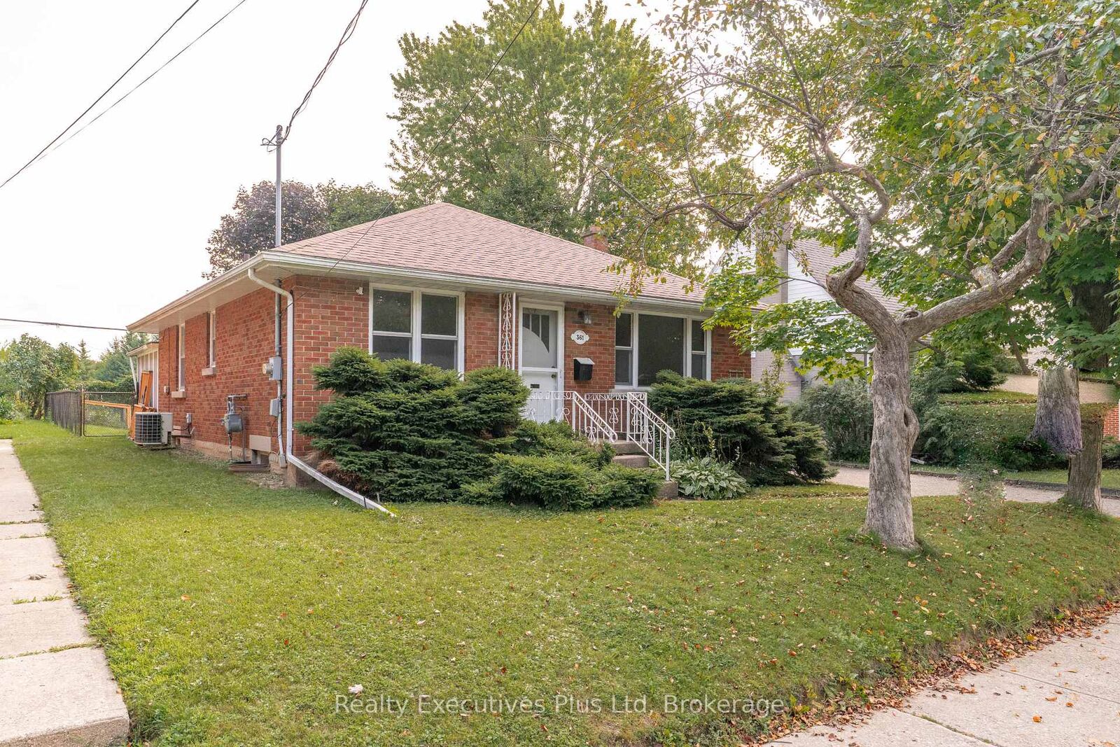 Property Photo:  361 Metcalfe Street  ON N1E 4Z5 