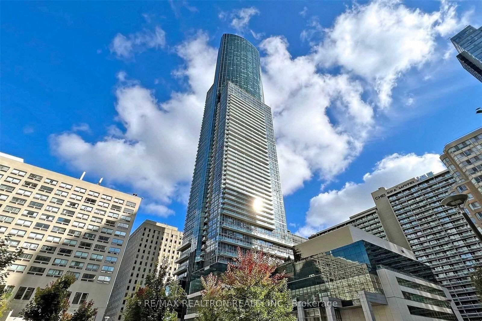 Property Photo: 386 Yonge Street 5207 ON M5B 0A5