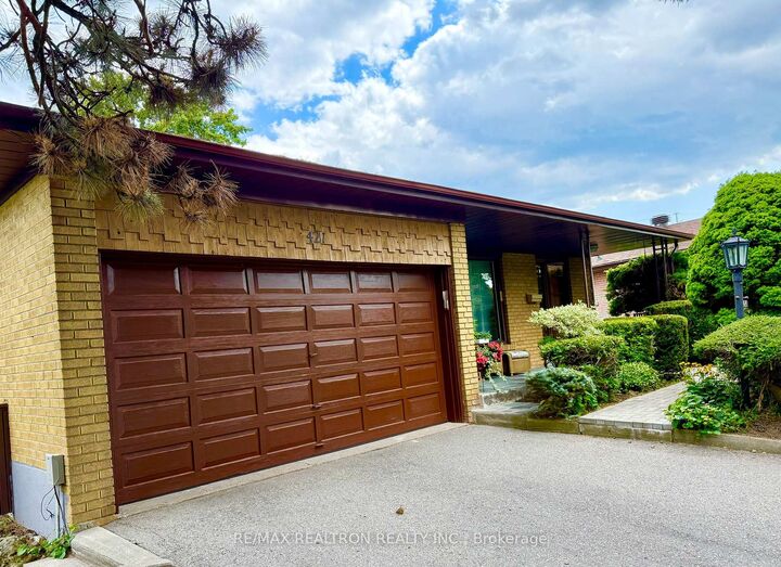 Property Photo: 421 Brimorton Drive ON M1H 2E4