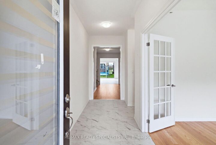 Property Photo: 147 Rosanne Circle ON L9Z 0N1