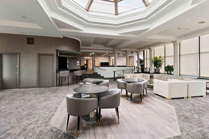 Property Photo: 45 Kingsbridge Garden Circle 901 ON L5R 3K4