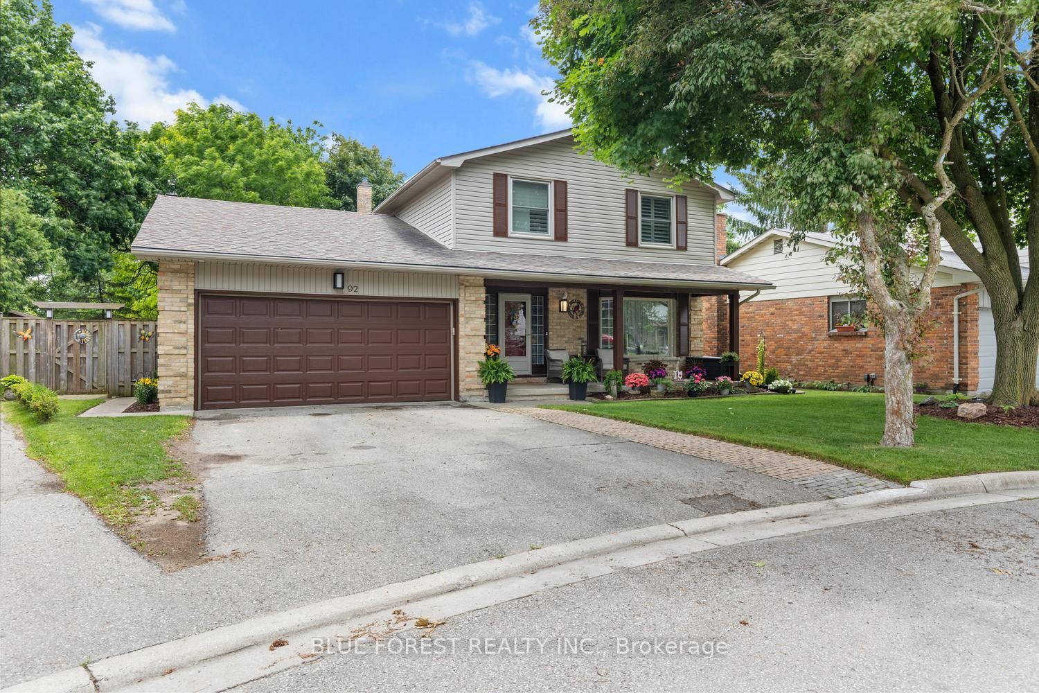 Property Photo: 92 Salem Court ON N6K 1S9