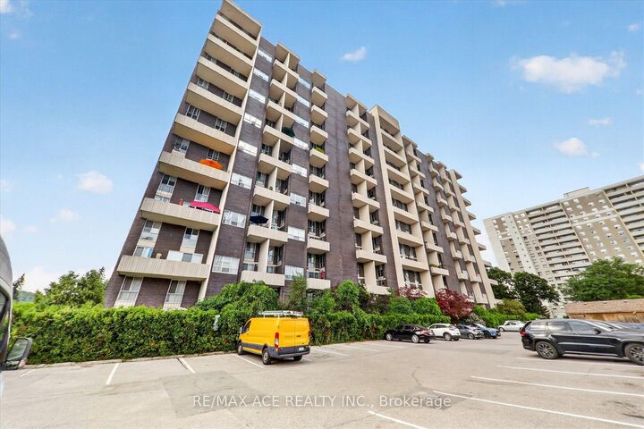 Property Photo: 60 Southport Street 624 ON M6S 3N4