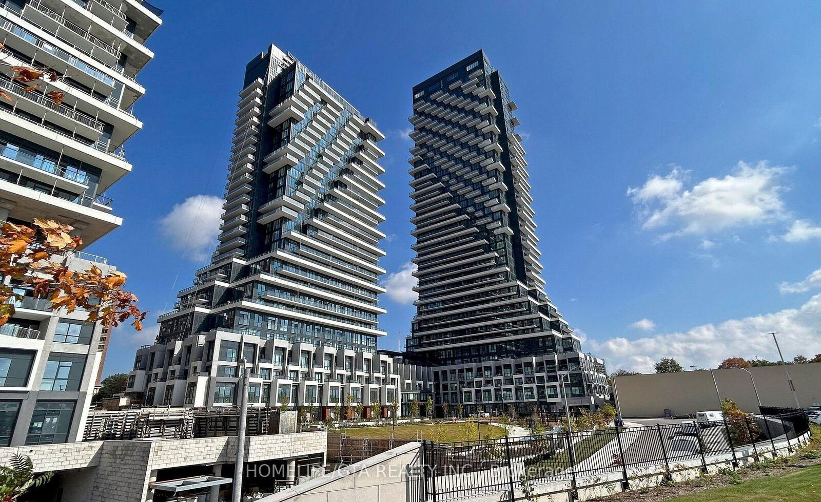 Property Photo:  30 Inn On The Park Drive 3806  ON M3C 0P7 