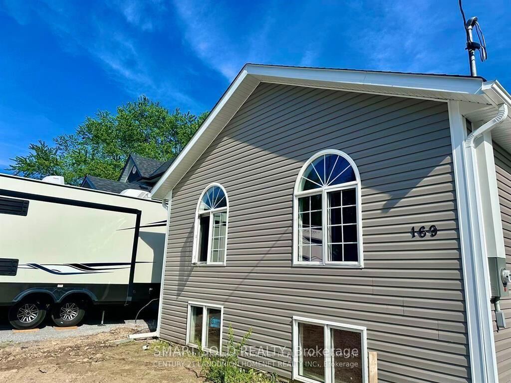 Property Photo:  169 Garden Avenue E #Bsmnt  ON L4P 2L2 