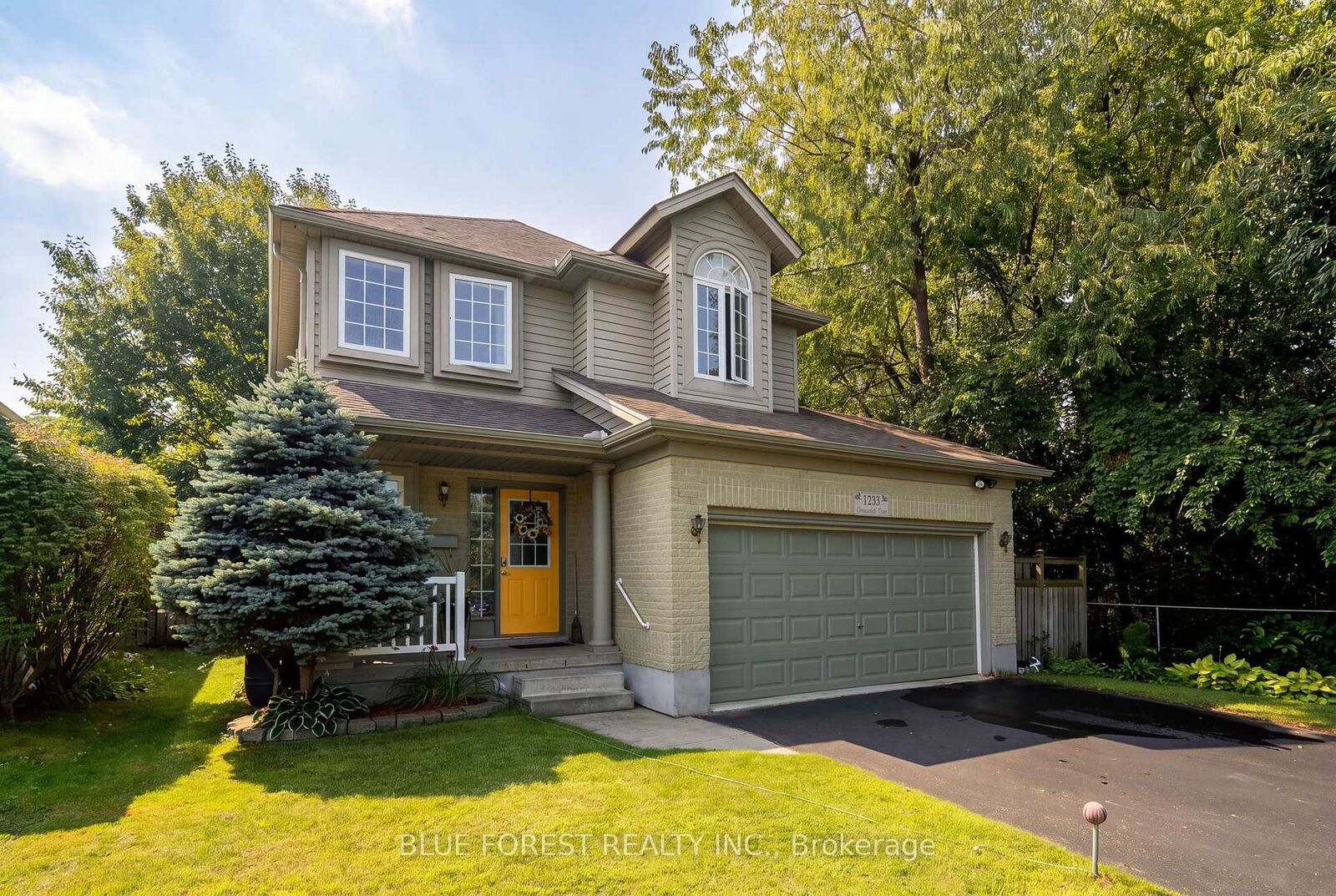 Property Photo: 1233 Crosscreek Crescent ON N5Y 6H6