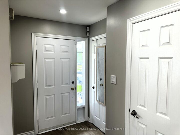 Property Photo:  67 Russell Hill Drive Main  ON L4N 0C1 