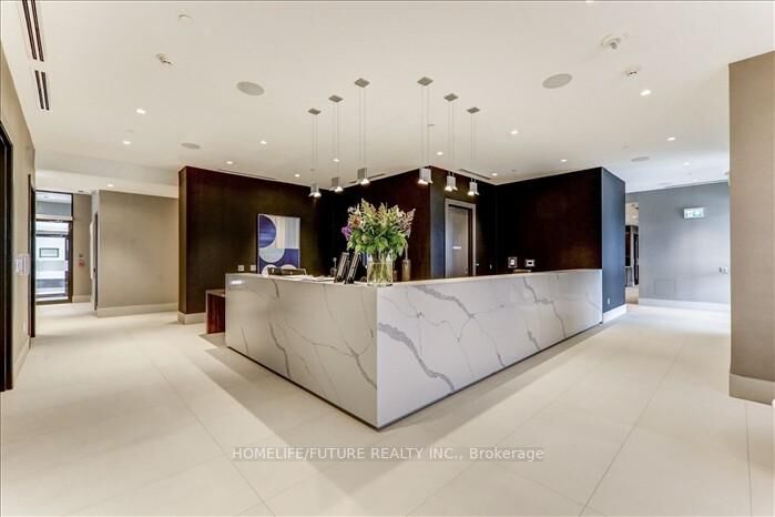 Property Photo:  2550 Simcoe Street N 1801  ON L1L 0R5 