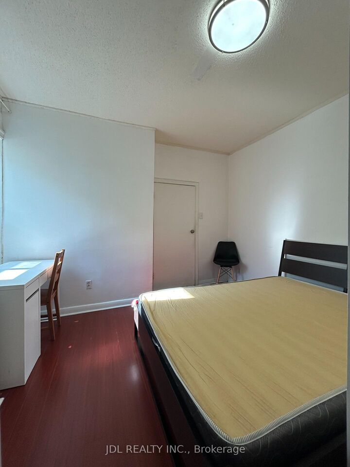 Property Photo: 4 Fitzroy Terr Terrace Suite A Main Floor ON M5T 2K3