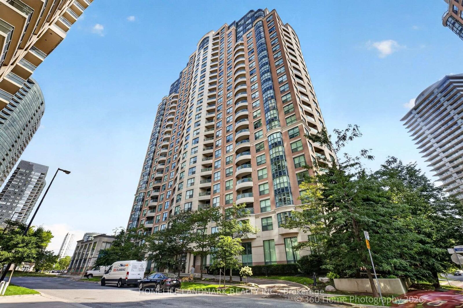 Property Photo: 7 Lorraine Drive Mph07 ON M2N 7H2