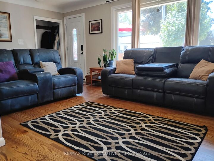 Property Photo: 165 Elizabeth Drive ON K7G 1P4