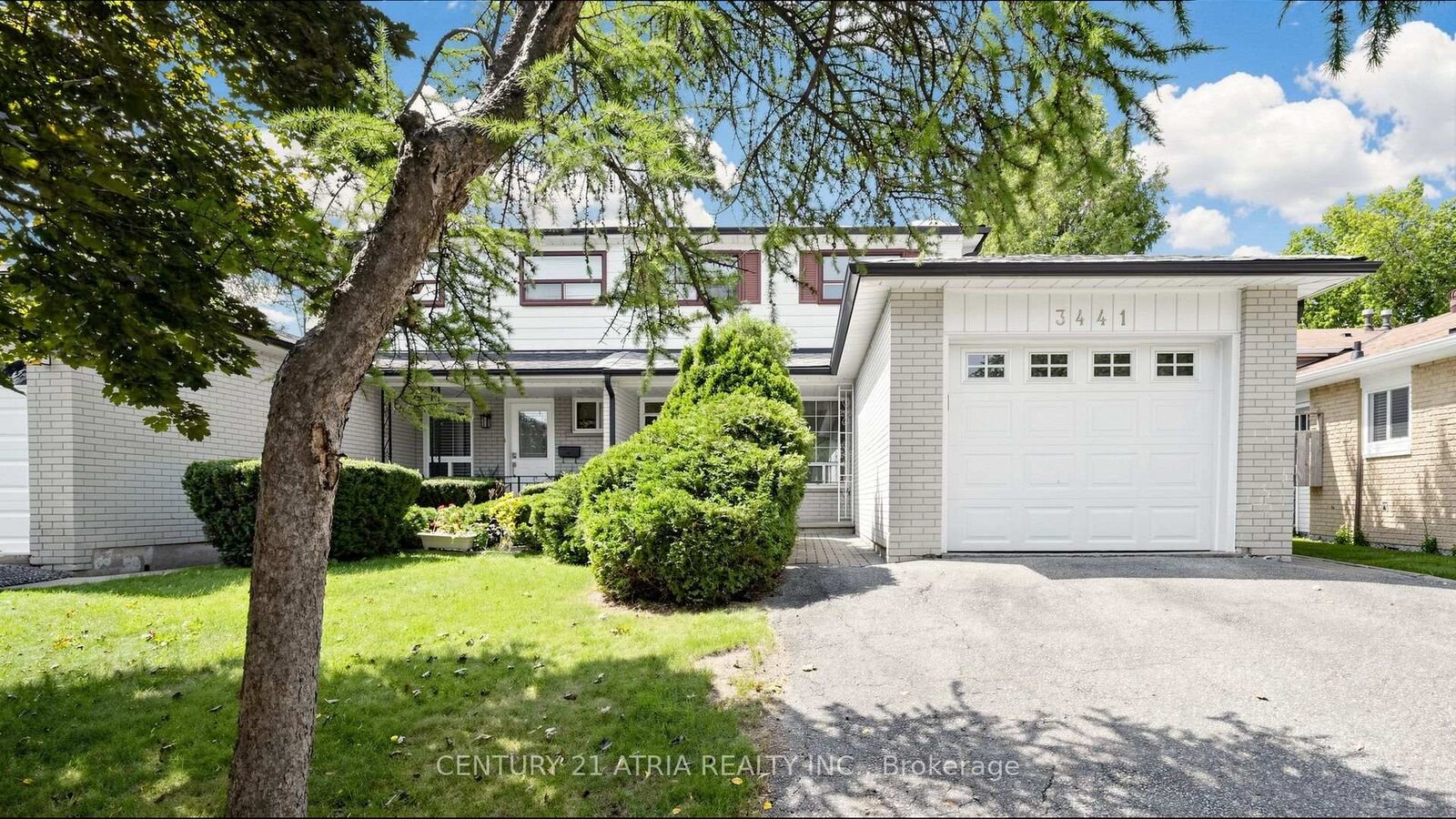 Property Photo: 3441 Oakglade Crescent ON L5C 1X4