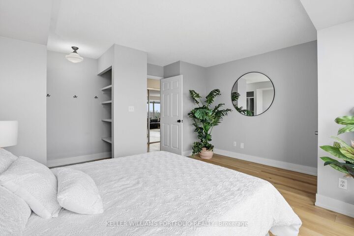 Property Photo: 190 Manitoba Street 802 ON M8Y 3Y8