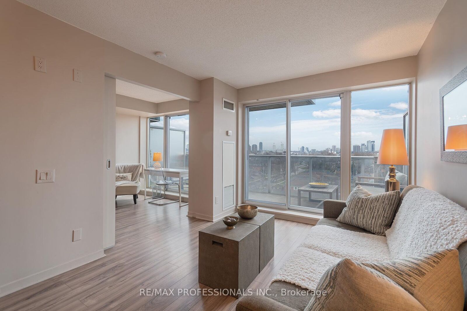 Property Photo: 1040 The Queensway N/A 704 ON M8Z 0A7