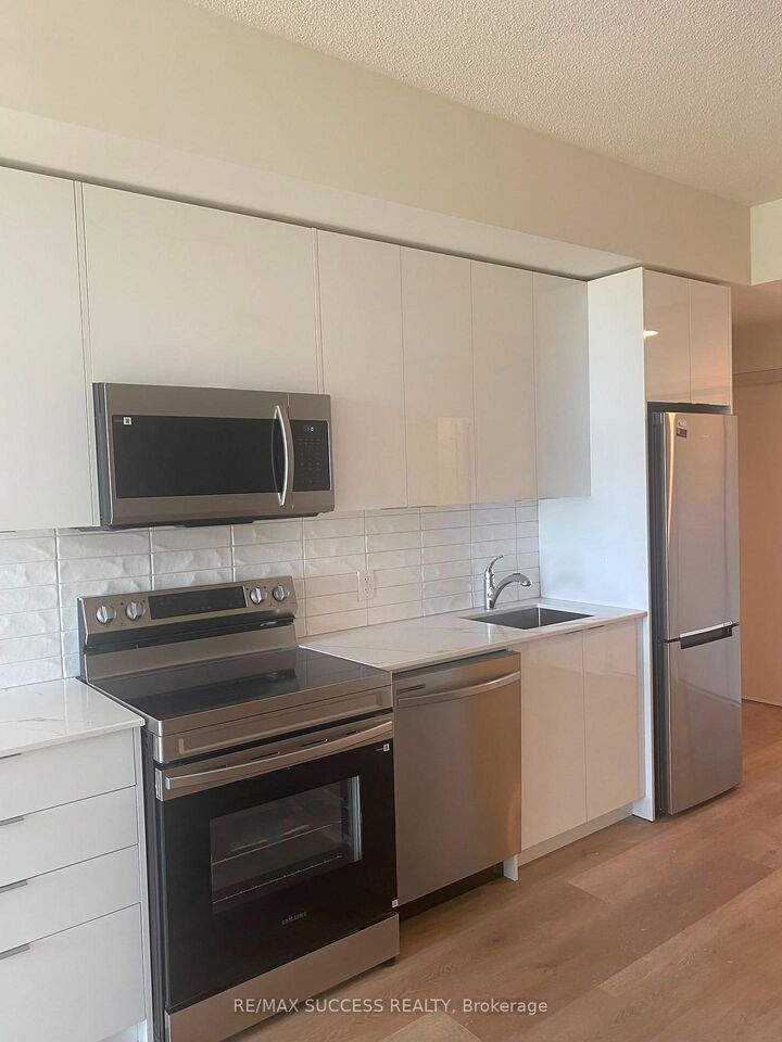 Property Photo:  33 Erie Avenue 1203  ON N3S 0K7 