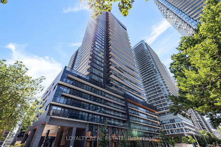 Property Photo: 117 Broadway Avenue 211 ON M4P 1V3