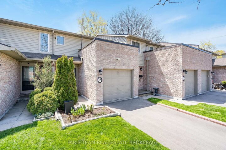 Property Photo: 2075 Asta Drive 18 ON L5A 2T5