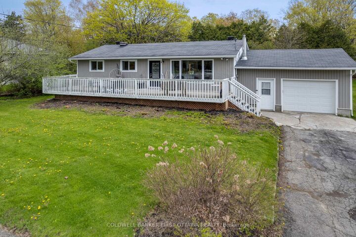 Property Photo: 2498 Rideau Ferry Road ON K7H 3C7
