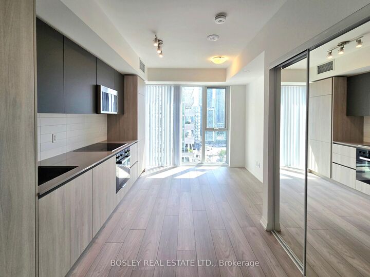 Property Photo: 400 King Street 2116 ON M5V 0X8