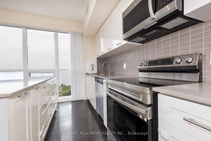 Property Photo: 2200 Lake Shore Boulevard W 3509 ON M8V 1A4