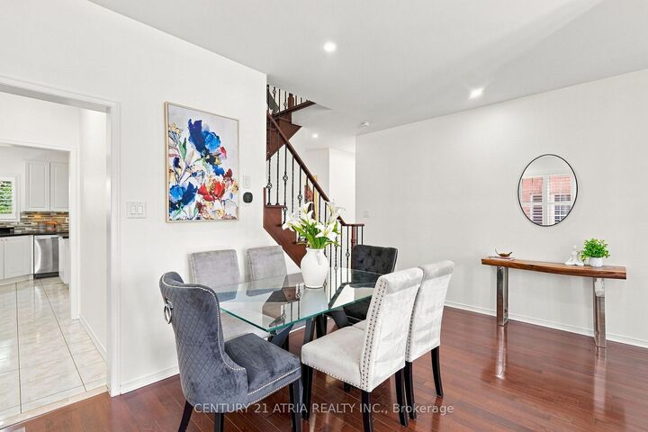 Property Photo: 136 Rollinghill Road ON L4E 4E1